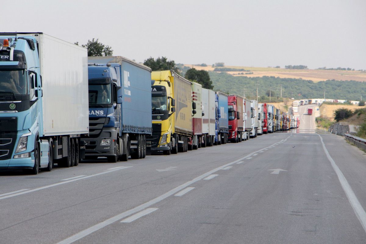 Edirne deki sınır kapısında 20 kilometrelik tır kuyruğu oluştu #10