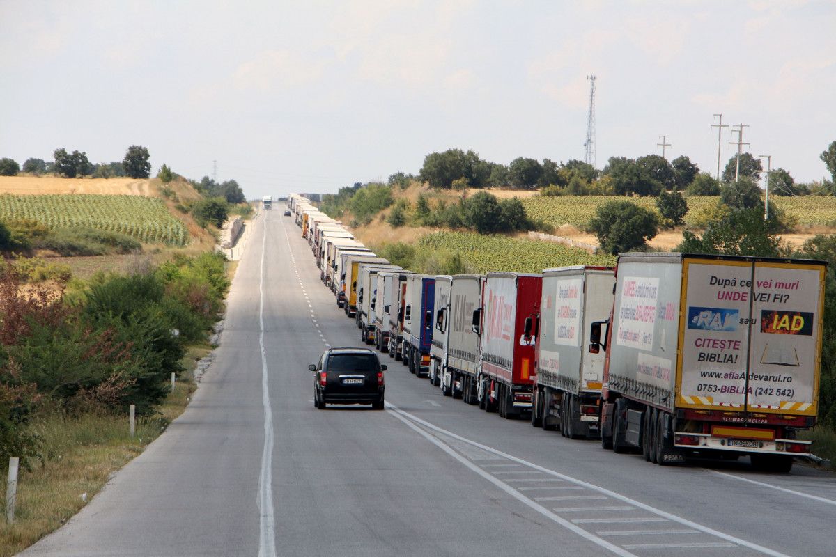 Edirne deki sınır kapısında 20 kilometrelik tır kuyruğu oluştu #7